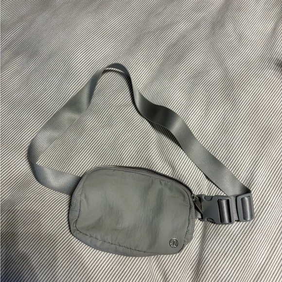 Lululemon everywhere belt bag - Picture 2 of 2